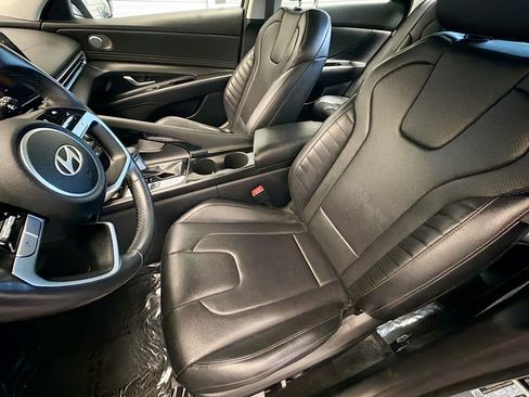 Used 2025 Hyundai Elantra Limited FWD image 11