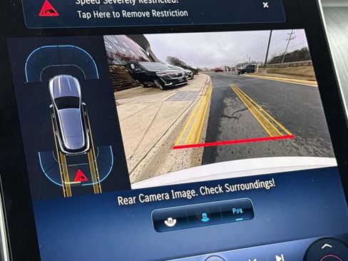 Used 2024 Mercedes-Benz GLC 300 4MATIC image 25