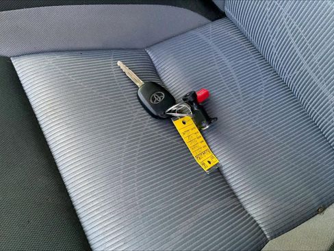 Used 2019 Toyota Prius C image 13