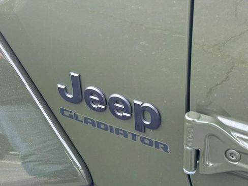 Used 2022 Jeep Gladiator Sport image 9