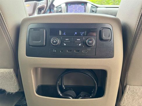 Used 2020 Chevrolet Suburban Premier AWD/4WD image 30