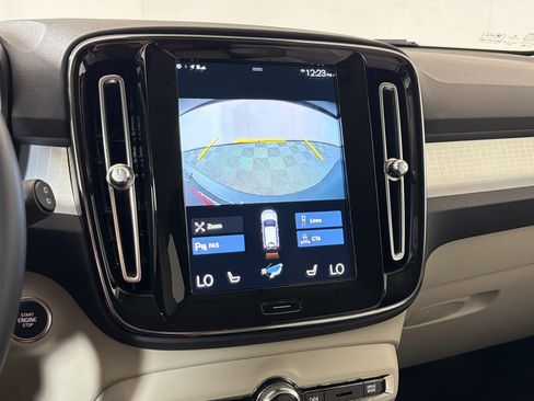 Used 2022 Volvo XC40 T5 Momentum w/ Premium Package image 27