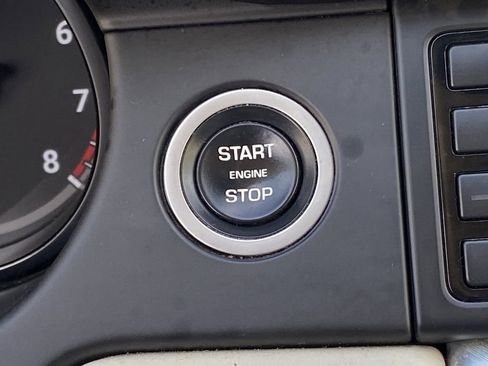 Used 2017 Land Rover Discovery Sport HSE Luxury image 32