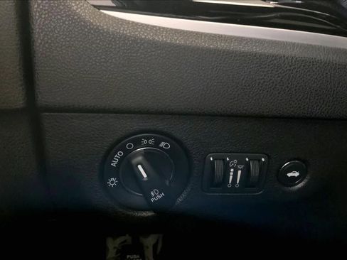 Used 2019 Chrysler 300 S w/ 300S Premium Group image 33