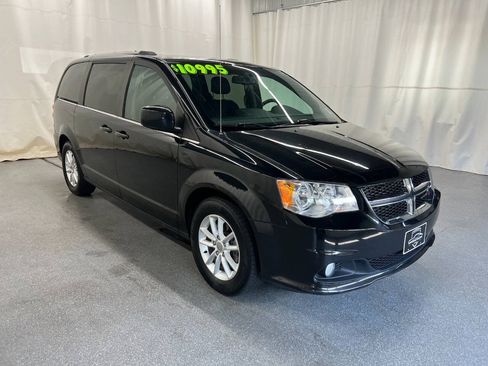 Used 2018 Dodge Grand Caravan SXT FWD image 3