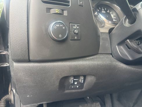 Used 2012 Chevrolet Silverado 2500 LT w/ Interior Plus Package AWD/4WD image 16