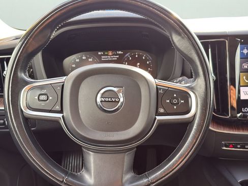 Used 2021 Volvo XC60 T5 Momentum w/ Premium Package AWD/4WD image 15