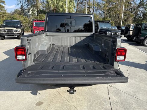 Used 2023 Jeep Gladiator Rubicon w/ Cold Weather Group image 30