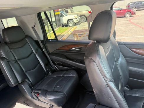 Used 2019 Cadillac Escalade Luxury RWD image 9