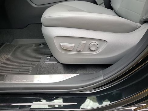 New 2026 Toyota Highlander XLE image 12