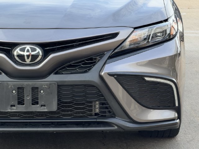 Used 2024 Toyota Camry SE FWD image 8