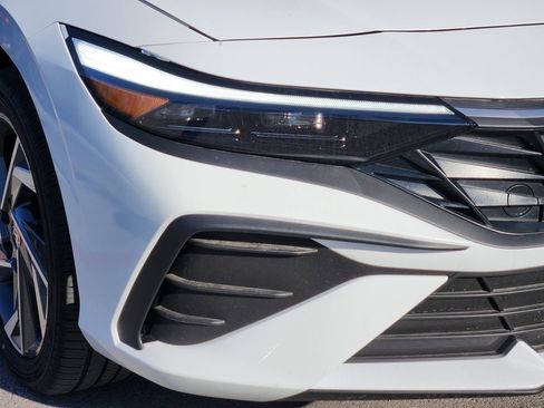 New 2025 Hyundai Elantra SEL FWD image 9