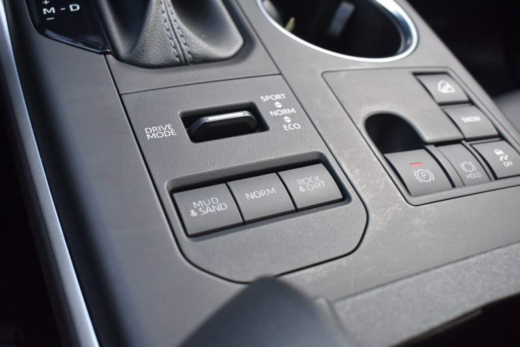 Used 2024 Toyota Highlander XLE AWD/4WD image 19