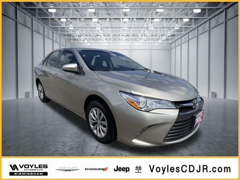 Used 2015 Toyota Camry LE FWD image 1