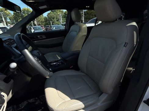 Used 2018 Ford Explorer XLT w/ Equipment Group 202A image 10
