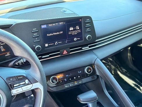 Used 2022 Hyundai Elantra SEL FWD image 24