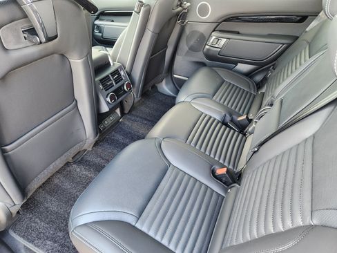 New 2025 Land Rover Discovery S image 30