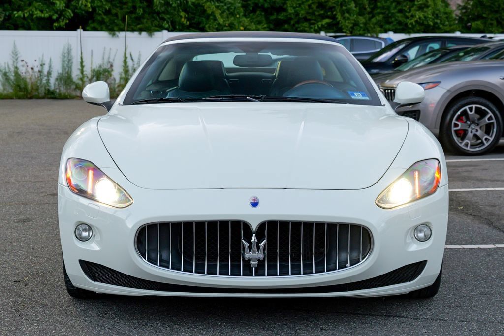Used 2012 Maserati GranTurismo Convertible RWD image 2