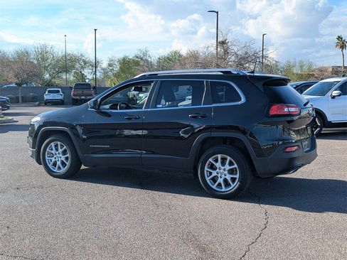 Used 2016 Jeep Cherokee Latitude w/ Cold Weather Group image 5