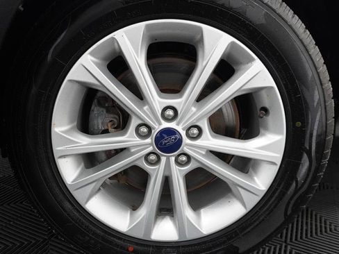 Used 2017 Ford Escape SE AWD/4WD image 2