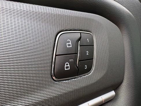 Used 2025 Ford Explorer ST image 27