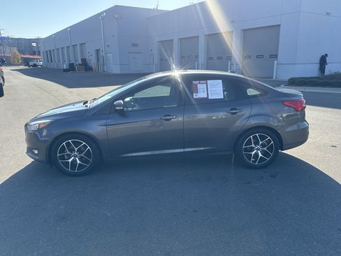 Used 2017 Ford Focus SEL image 7