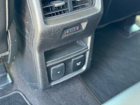 Used 2019 Ford Edge Titanium w/ Equipment Group 301A AWD/4WD image 30