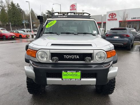 Used 2007 Toyota FJ Cruiser 4WD image 2