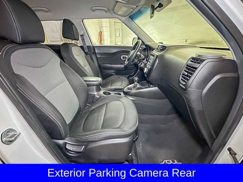 Used 2018 Kia Soul + image 6