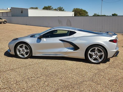 Used 2020 Chevrolet Corvette Stingray w/ Z51 Performance Package image 2