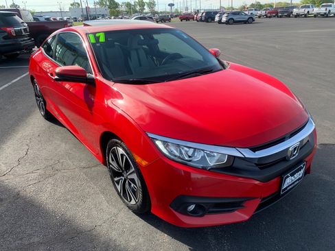 Used 2017 Honda Civic EX-T image 2