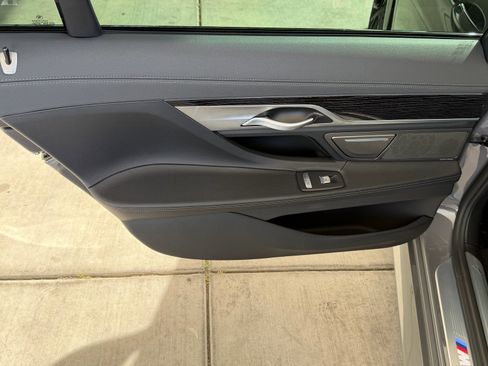 Used 2022 BMW 740i w/ M Sport Package image 19