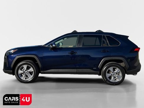 Used 2022 Toyota RAV4 XLE w/ Convenience Package AWD/4WD image 4