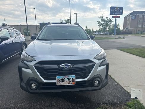 Used 2025 Subaru Outback Premium w/ Popular Package #1A AWD/4WD image 9
