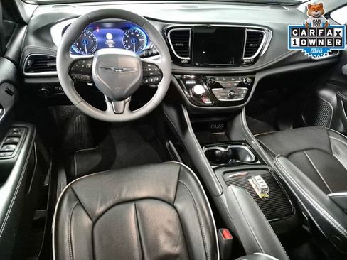 Used 2025 Chrysler Pacifica Limited FWD image 10