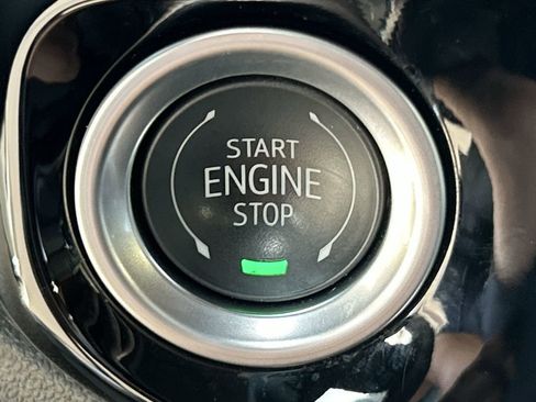 Used 2025 GMC Sierra 1500 Elevation image 17