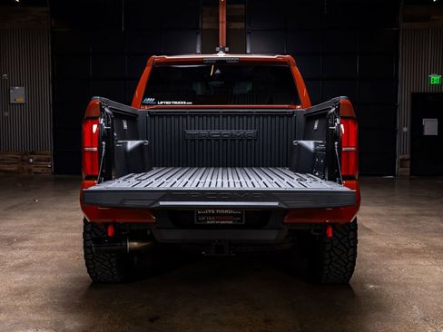 Used 2025 Toyota Tacoma TRD Off-Road image 9