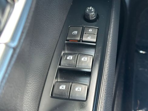 Used 2020 Toyota Camry SE FWD image 27