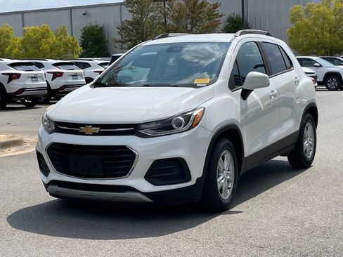 Used 2022 Chevrolet Trax LT FWD image 3