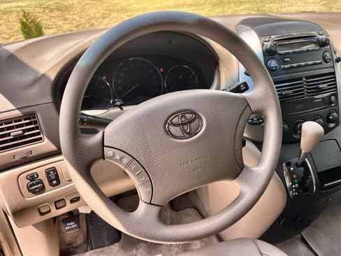 Used 2007 Toyota Sienna LE FWD image 17
