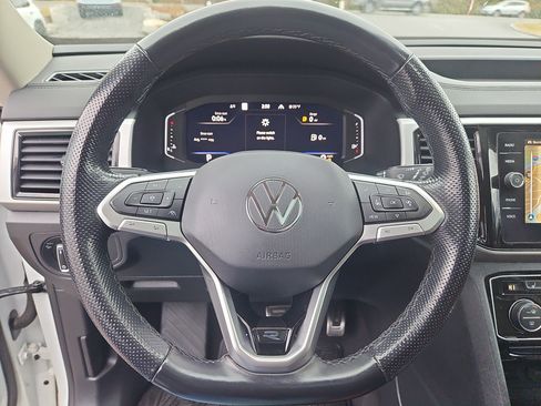 Certified 2022 Volkswagen Atlas SEL R-Line image 25