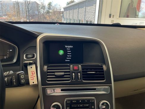 Used 2016 Volvo XC60 T6 image 19