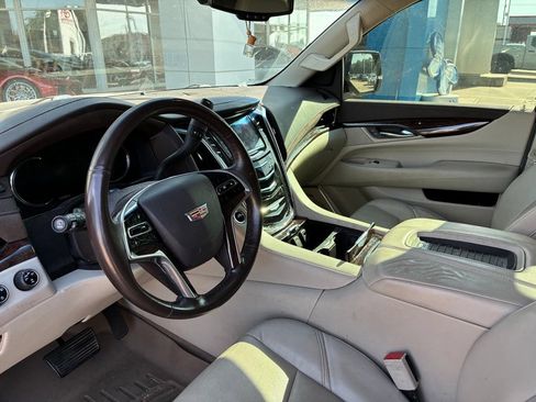 Used 2016 Cadillac Escalade ESV Premium AWD/4WD image 11