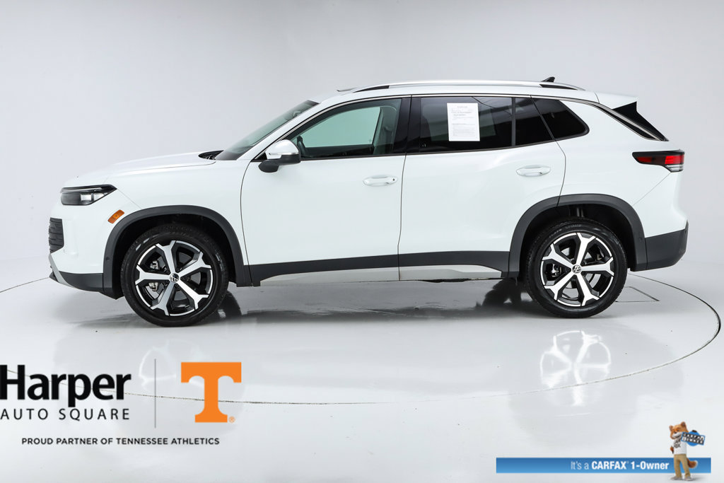 New 2025 Volkswagen Tiguan SE w/ Panoramic Sunroof Package AWD/4WD image 2