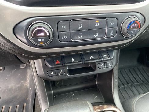 Used 2017 GMC Canyon SLT image 16