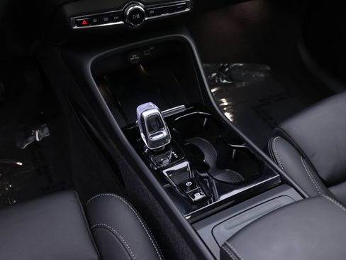 Certified 2024 Volvo XC40 B5 Plus w/ Protection Package Premier image 15