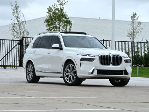 Certified 2024 BMW X7 xDrive40i w/ Executive Package AWD/4WD image 2