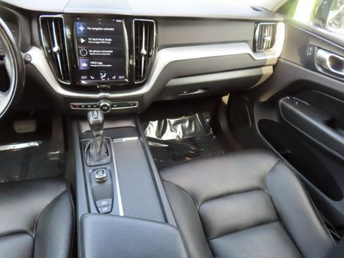 Used 2018 Volvo XC60 T5 Momentum AWD/4WD image 14