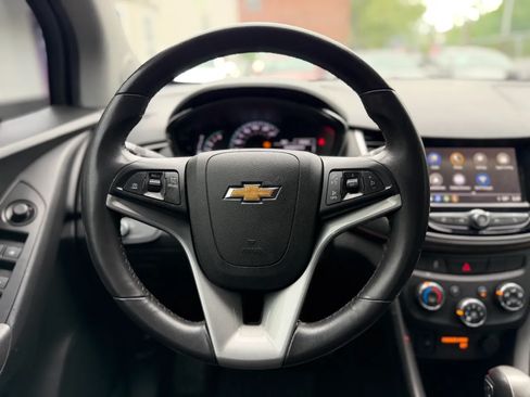 Used 2018 Chevrolet Trax LT w/ LT Convenience Package AWD/4WD image 41