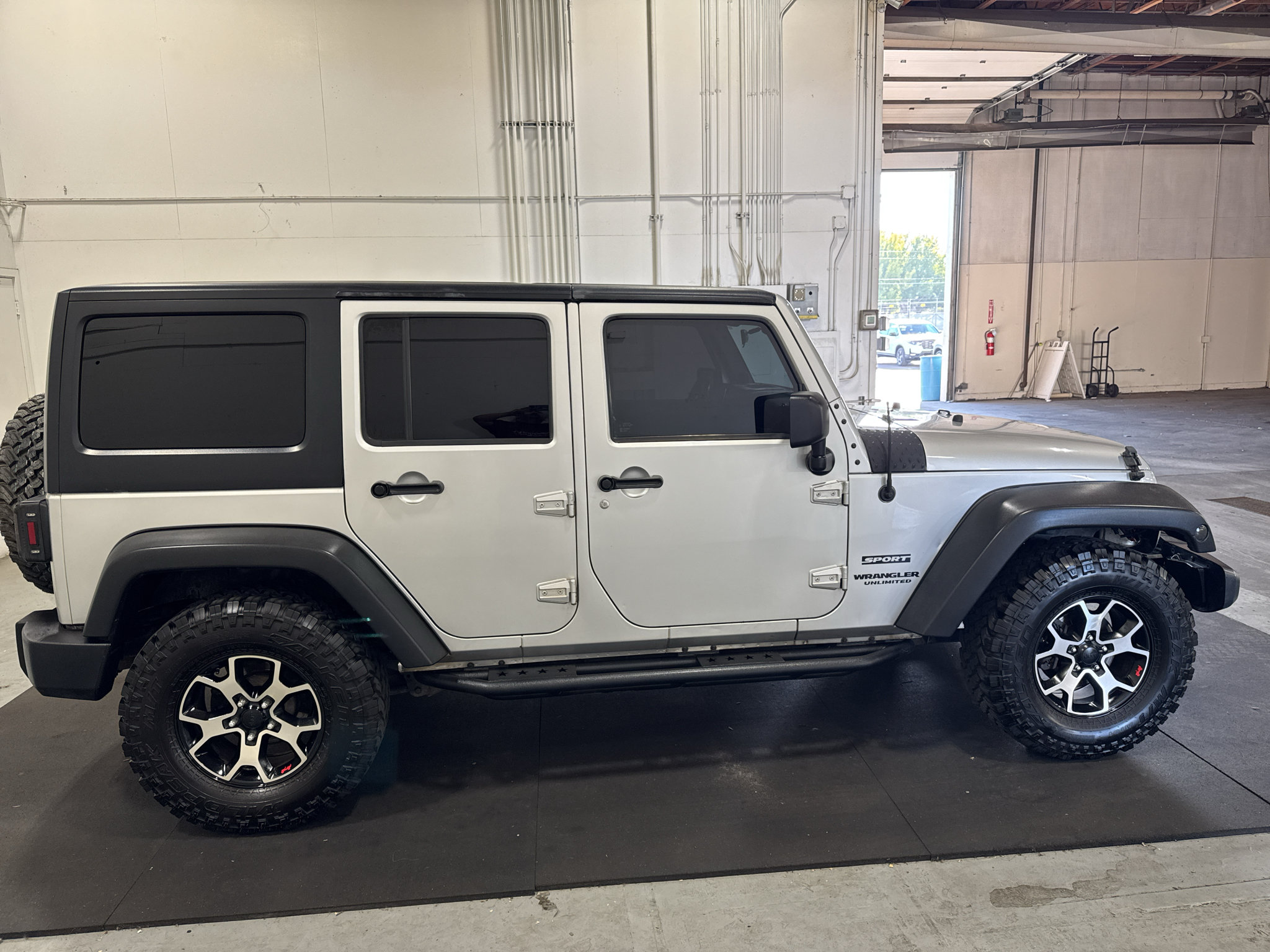 Used 2012 Jeep Wrangler Unlimited Sport AWD/4WD image 9